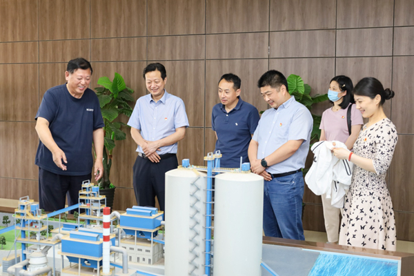 集团公司党委副书记、工会主席徐兴起一行赴大峘集团学习交流.jpg